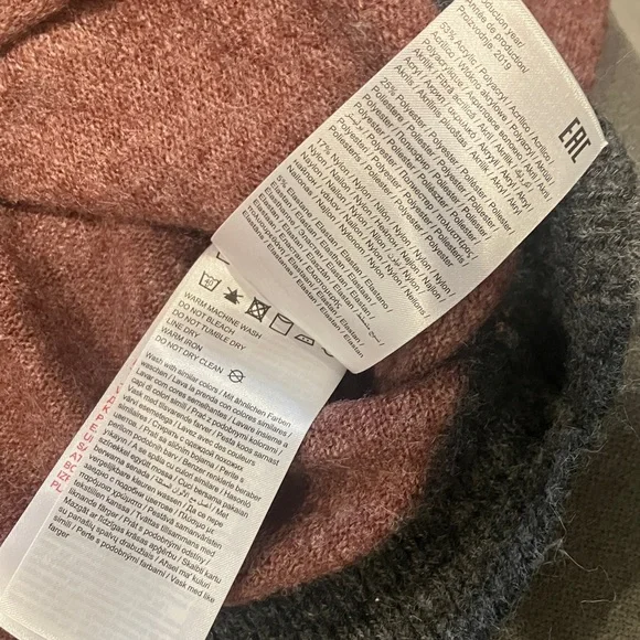 Last Chance! Vero Moda Women's Striped Sweater in Red, Gray, and Cream - Picture 3 of 7